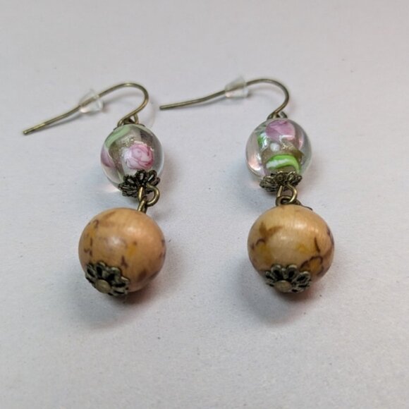 Vintage glass rose and wooded Earrings - Picture 3 of 4